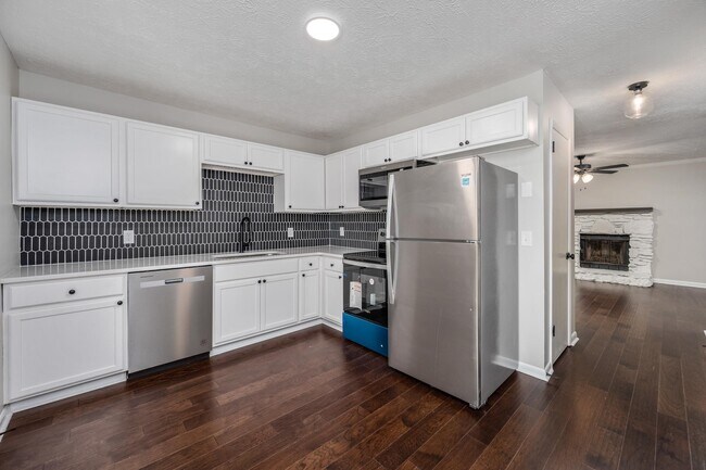 Building Photo - 2212 Cabin Hill Rd