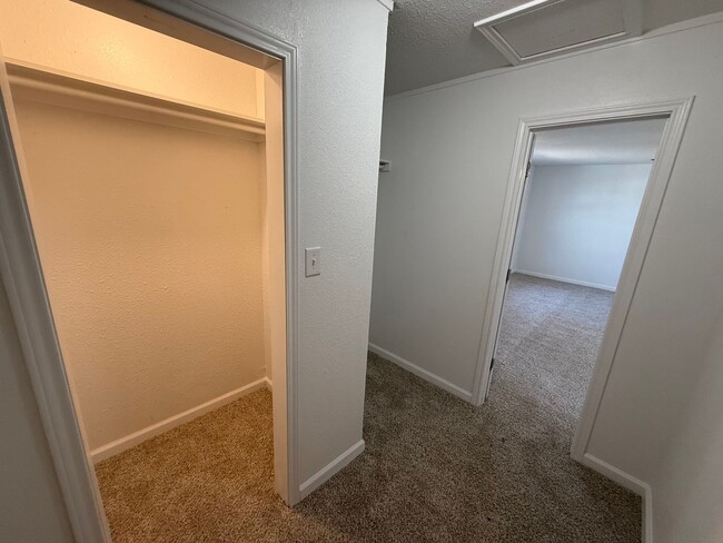 Building Photo - Newly Remolded 2 Bed 1 Bath