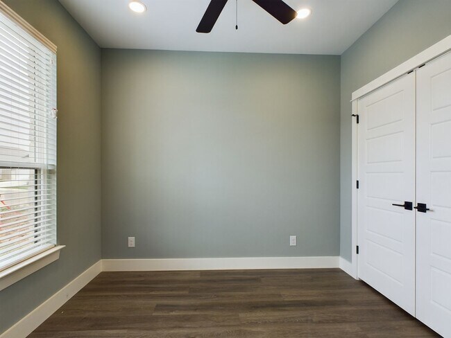 Building Photo - Charming 3-Bedroom Home with Updated Kitchen and Dual-Sink Primary Bath