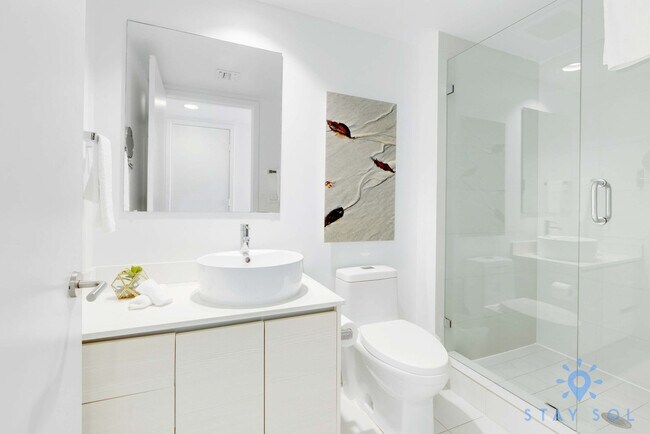 Building Photo - 2602 E Hallandale Beach Blvd