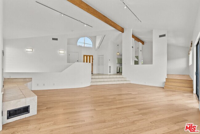 Building Photo - 3665 Alta Mesa Dr
