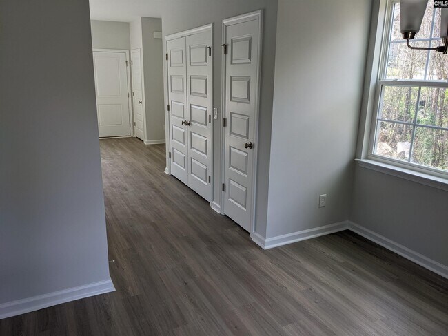Building Photo - 200 Bluewing Dr