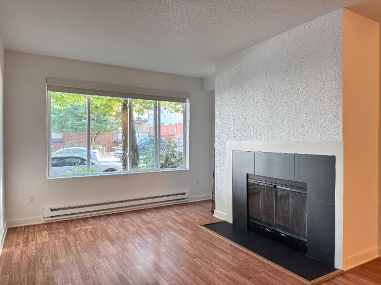 Building Photo - 840 NE 125th St