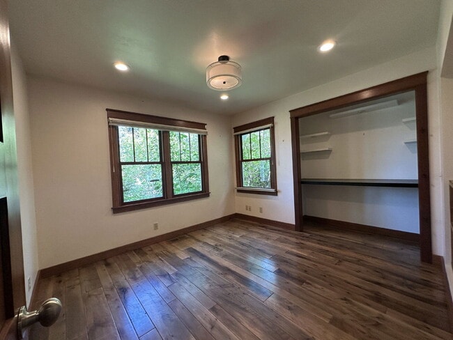 Building Photo - 607 NW Federal St