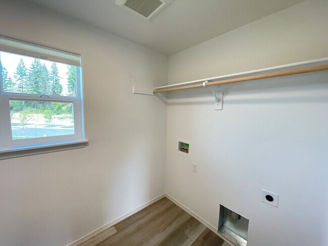 Building Photo - Brand New Hayden Home