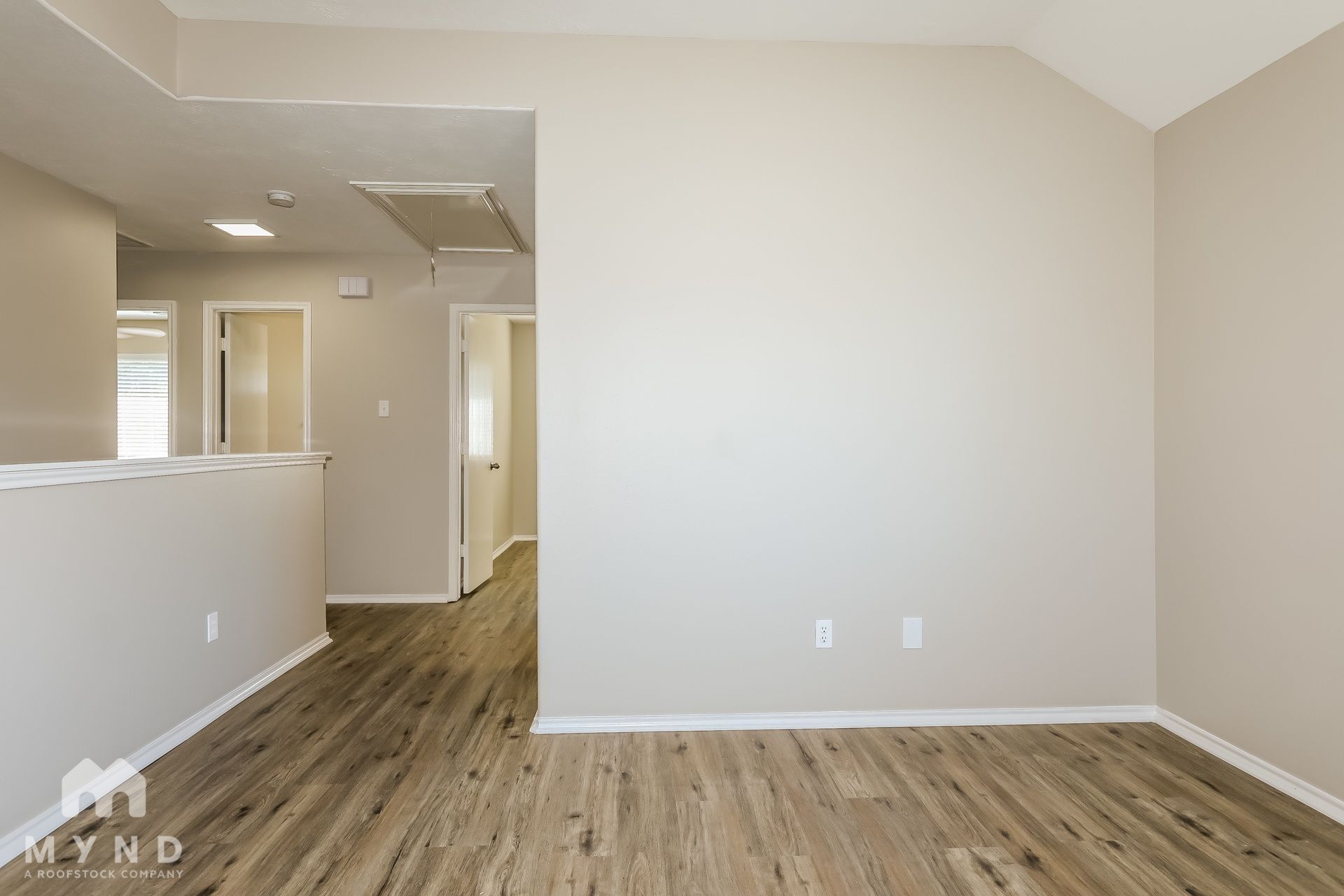 Building Photo - 33119 Cottonwood Bend