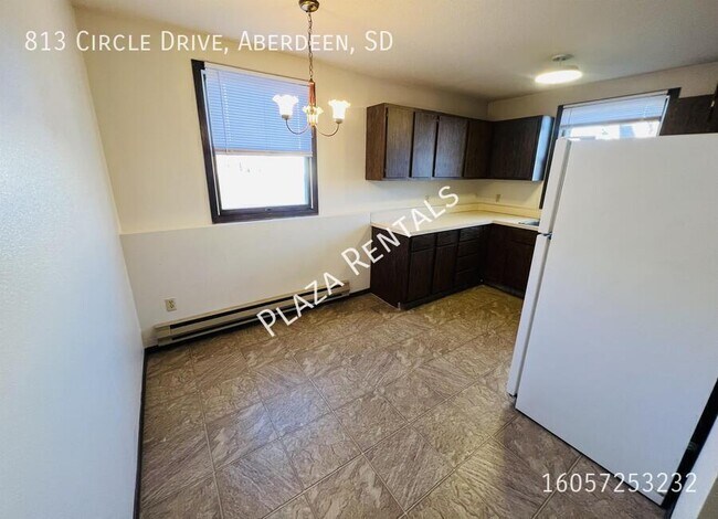 Building Photo - 508 N Kline St