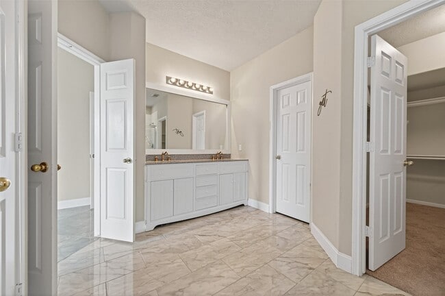 Building Photo - 2610 Argos Dr