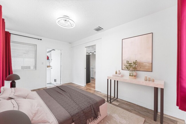 Building Photo - 4780 NE 8th Terrace