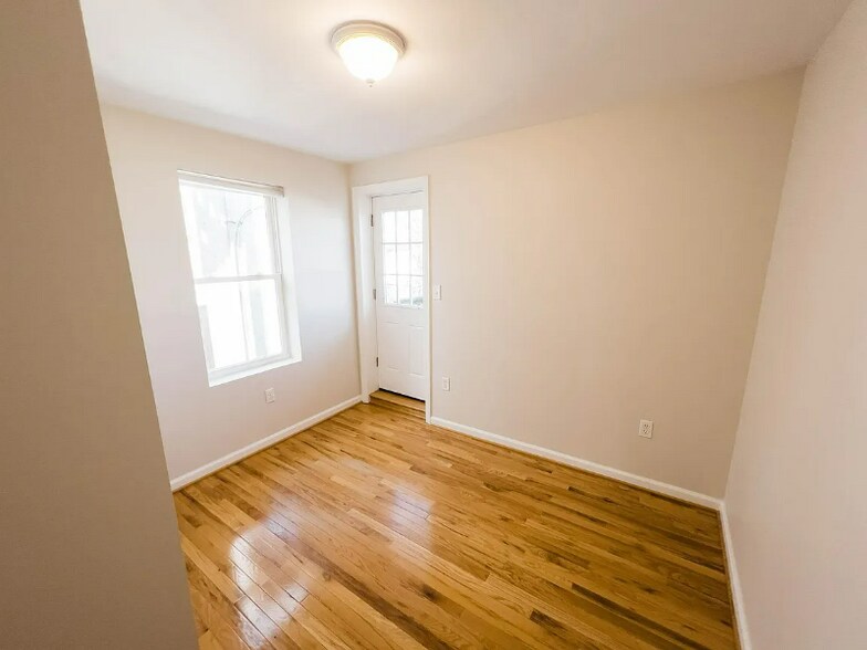 Building Photo - 721 S Milton Ave