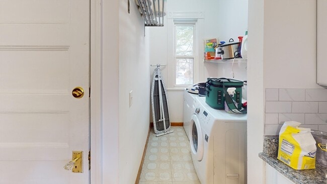 Building Photo - 31 Ainsworth St