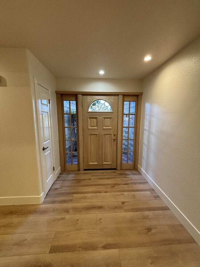 Building Photo - 34 Alvares Ct