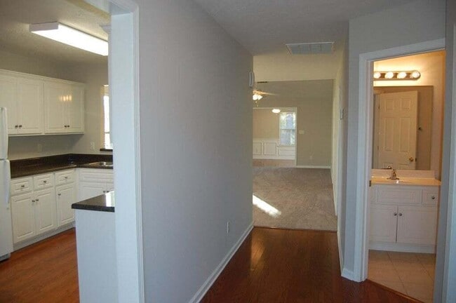 Building Photo - 173 Kendallwood Ct