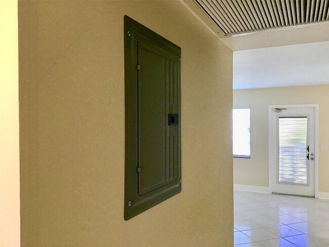 Building Photo - 3032 Exeter