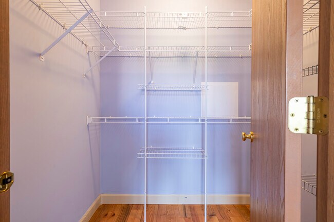 Building Photo - 2284 Woodside Dr