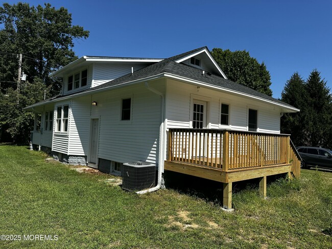 Building Photo - 435 Lakewood Farmingdale Rd