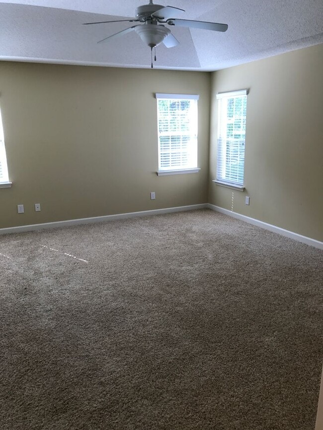 Building Photo - Beautiful 2 Bed/ 2 Bath Ranch in Desirable 55+ Neighborhood Located in Mooresville