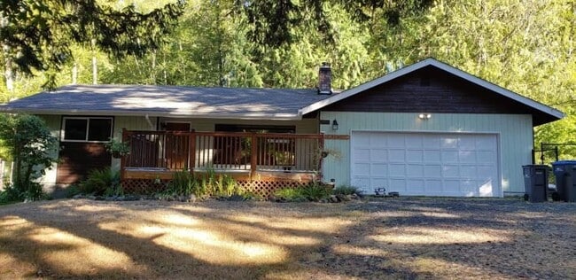 Building Photo - 1 STORY RAMBLER 3 BED 1.5 BATH IN PORT ORCHARD