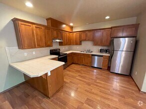 Building Photo - Fantastic Hillsboro Townhome with Attached...