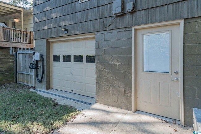 Building Photo - 615 Broadway St