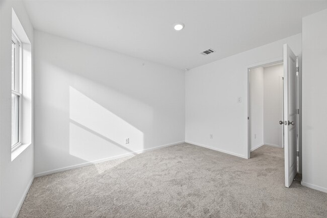 Building Photo - 3025 Fantasy Ter Dr