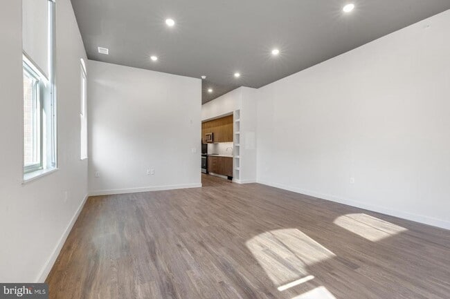 Building Photo - 525 N 41st St