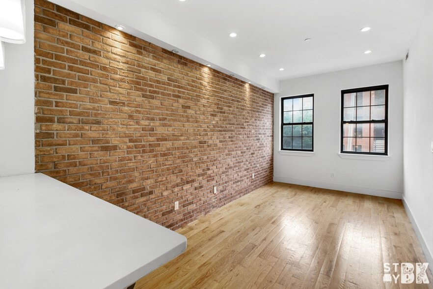 Building Photo - 37 Lexington Ave