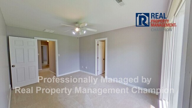 Building Photo - Charming Ranch Style Home with Spacious Fenced Yard