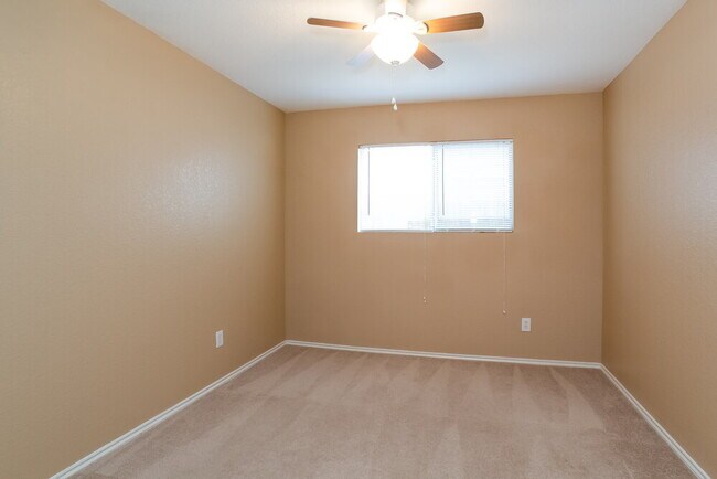 Building Photo - 2034 Vanamen Ct