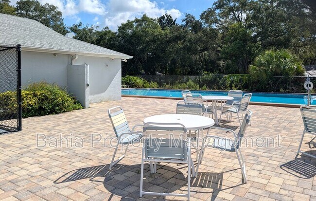 Building Photo - 4053 Dolphin Dr