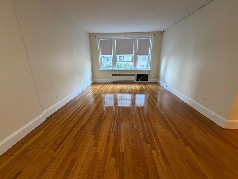 Primary Photo - 306 Tappan St