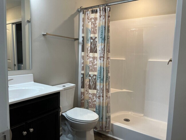 Building Photo - 3 Bedroom, 2 Bath, Condo at Tullamore Lakes in Sun Colony. Available now@