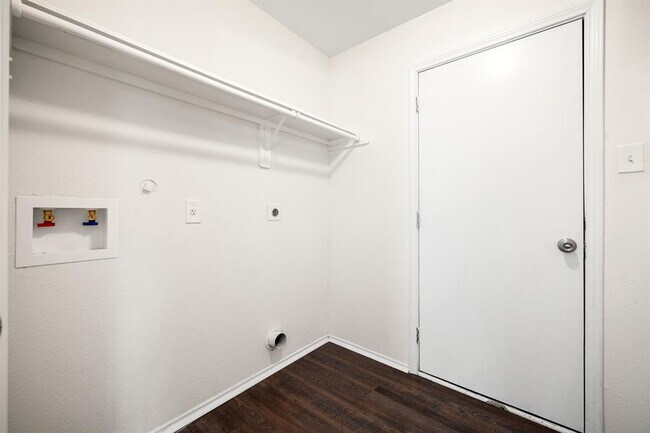 Building Photo - 14407 Acuna Ln