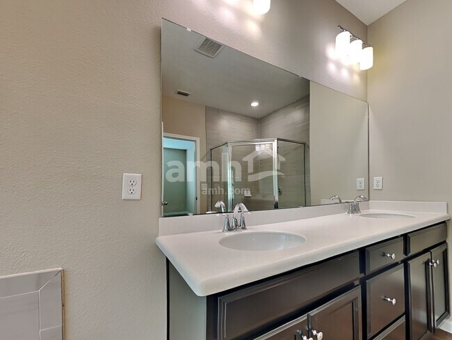 Building Photo - 111 Hemlock Point