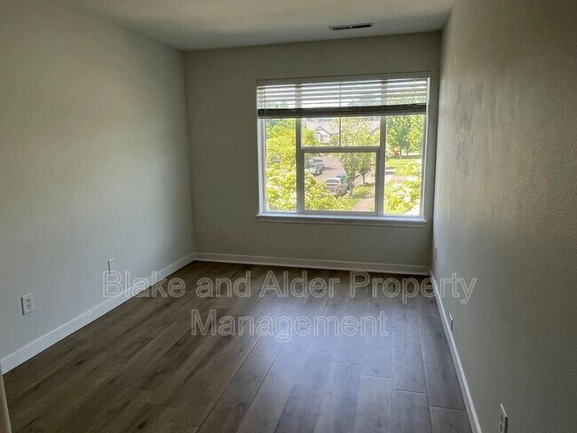 Building Photo - 3624 E Oak Grv St