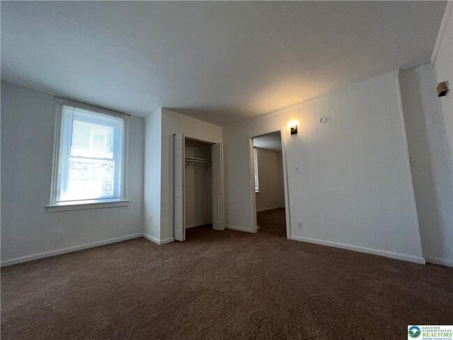 Building Photo - 313 Main St