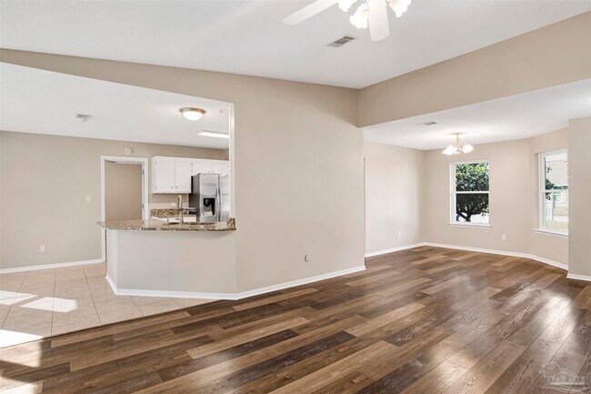 Building Photo - 4036 Shorewood Dr