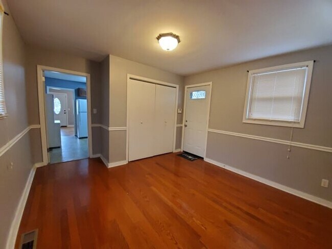 Building Photo - Prime East Nashville Living!