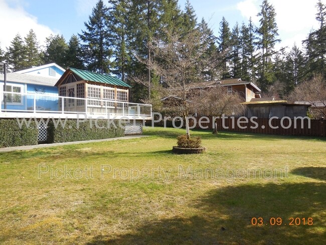 Building Photo - 1715 NW Saenz Ln
