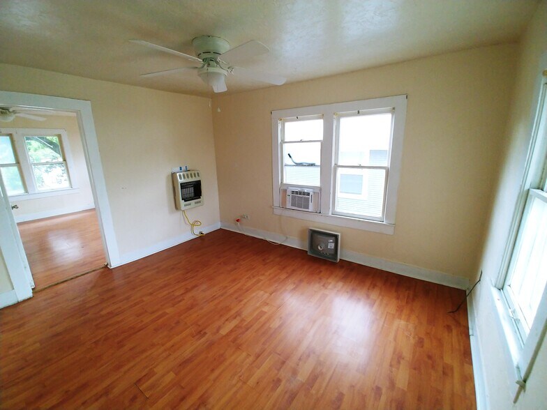 Living area - 1000 samuels ave