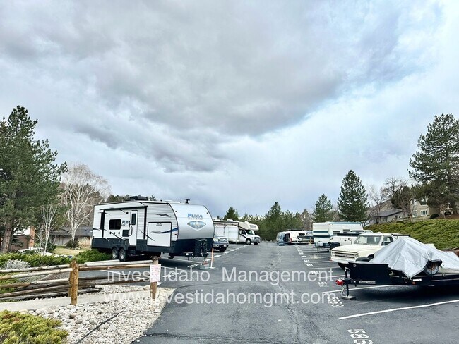 Building Photo - Enjoy the foothill views from your backyard!