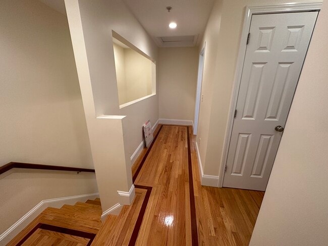 Building Photo - 8 Grant St