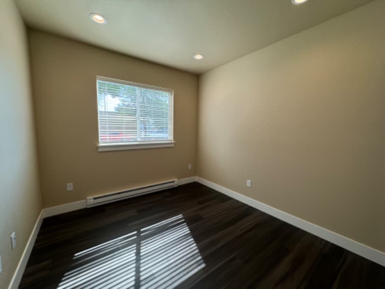 Building Photo - 310 3rd St W