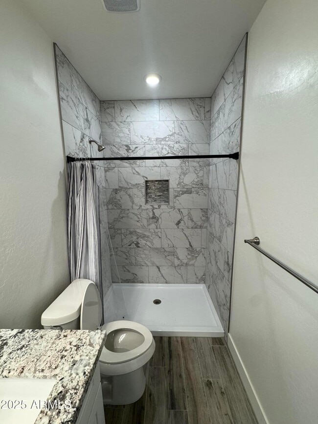 Building Photo - 2814 E Roeser Rd