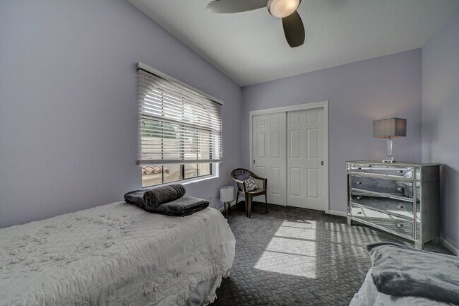 Building Photo - 6141 N 28th Pl