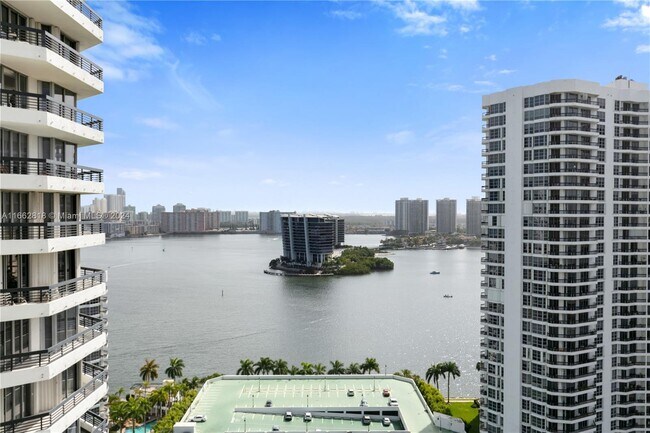 Building Photo - 3500 Mystic Pointe Dr