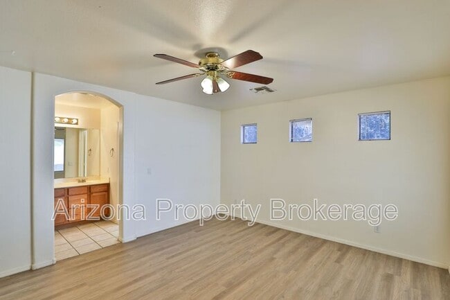 Building Photo - 1710 E Horseshoe Ave
