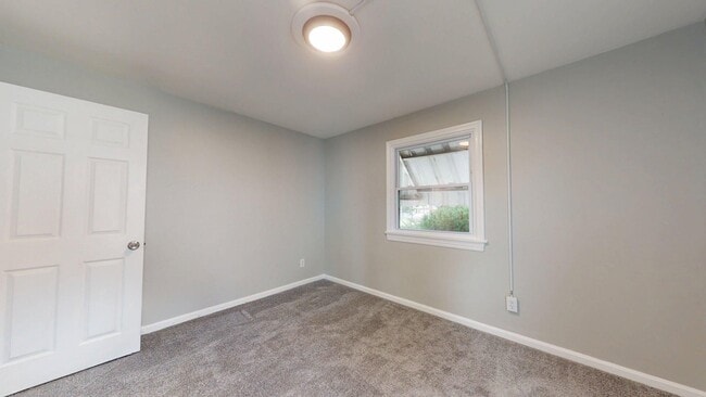 Building Photo - Fulton/W.58th neighborhood; 3 bedroom/2bat...