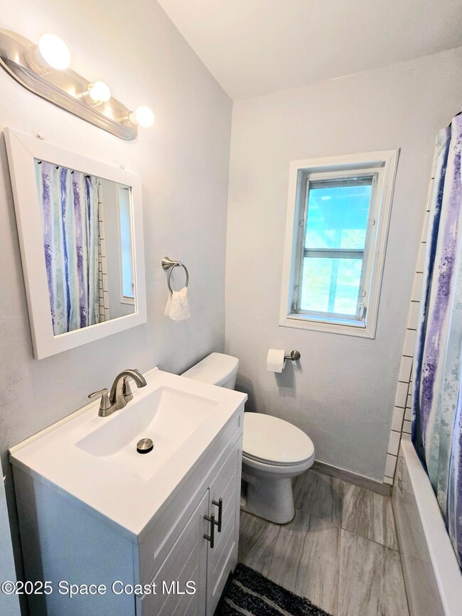 Building Photo - 484 Poinciana Dr