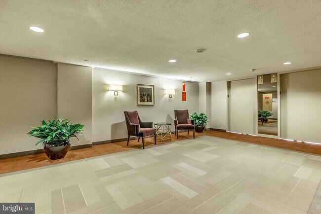 Building Photo - 1530 Key Blvd